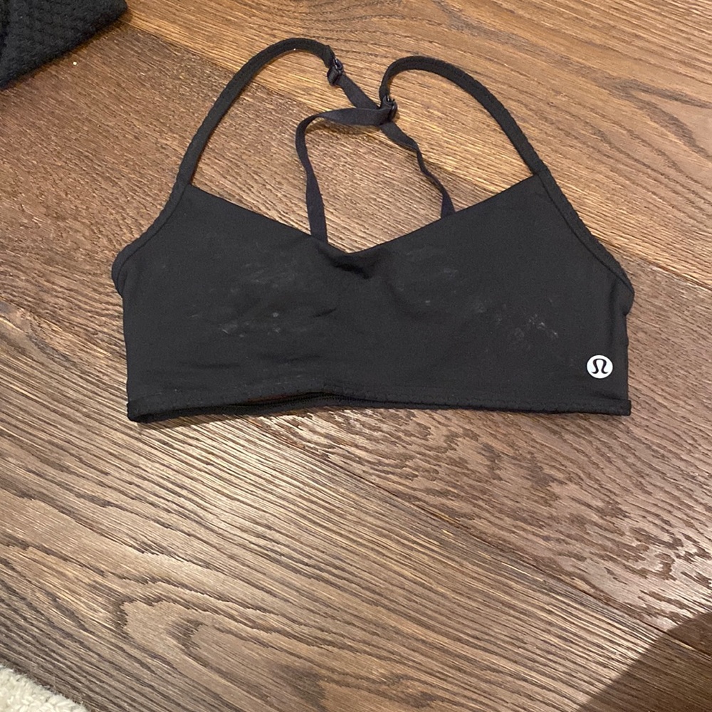 Black lululemon sports bra